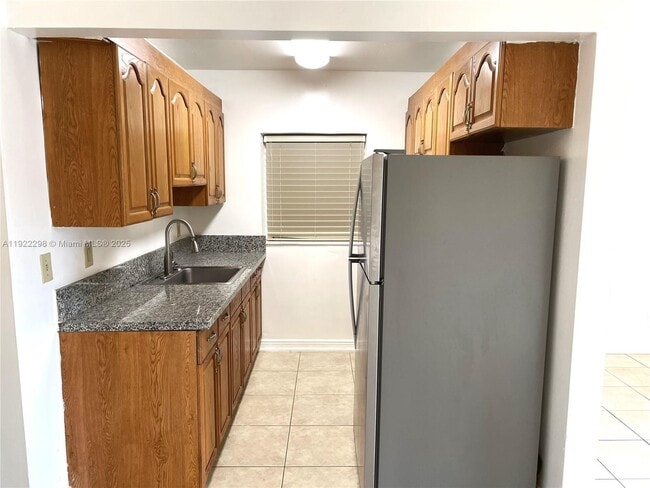 Building Photo - 2121 NE 40th Ct