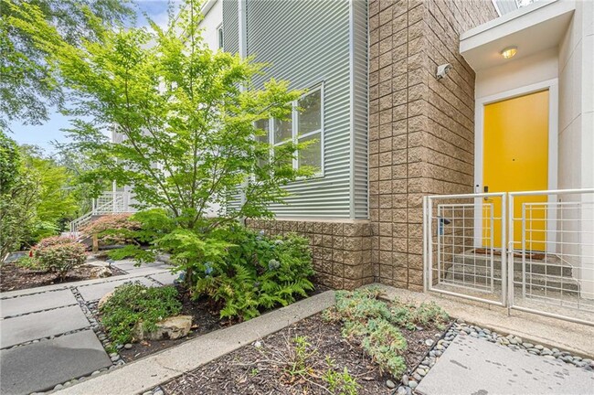 Building Photo - 2269 Briarwood Hills Dr NE
