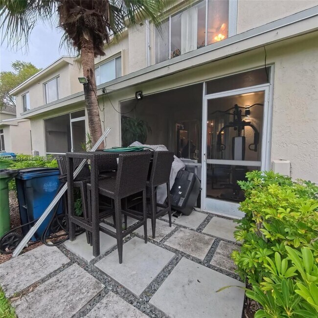 Building Photo - 16652 Hemingway Dr