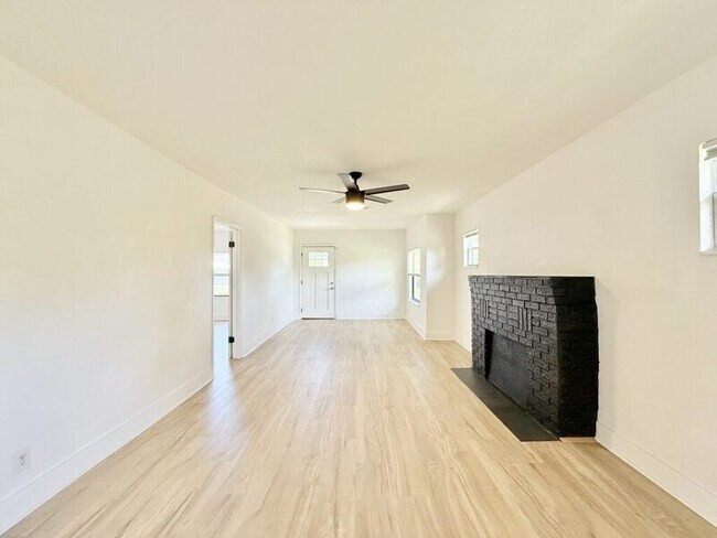 Building Photo - 1426 40th St S