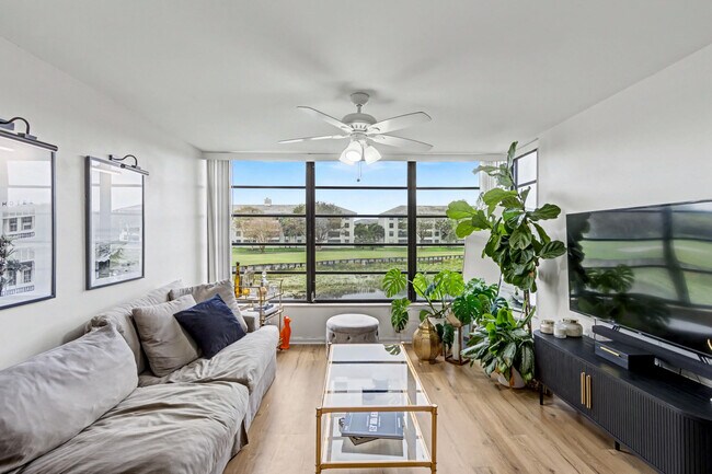 Building Photo - 1518 Whitehall Dr