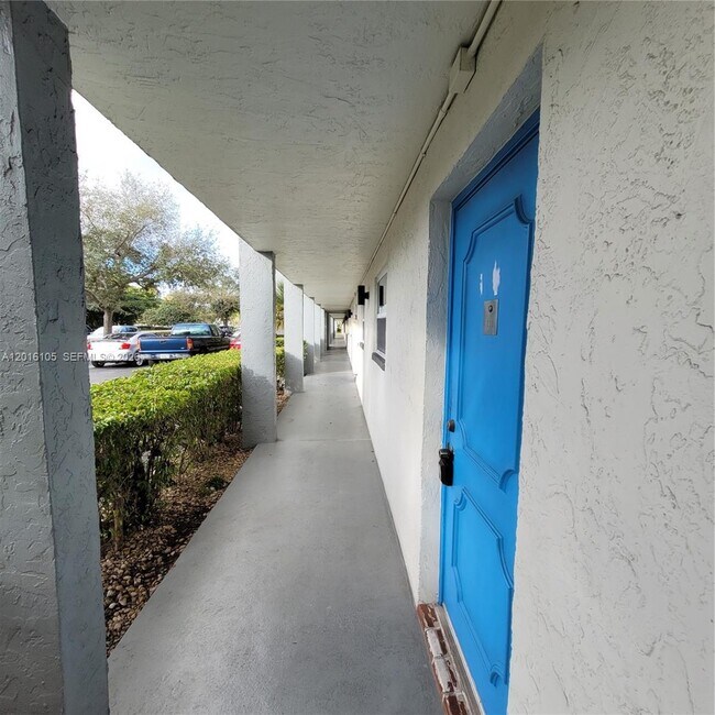Building Photo - 8605 W Sample Rd
