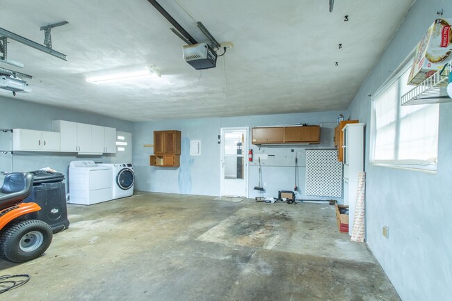 Building Photo - Convenient to Downtown Brevard