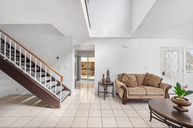 Building Photo - 42851 Lemonwood Dr