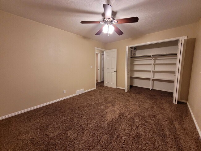 Building Photo - 115 W 1100 N