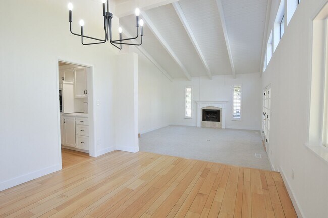 Building Photo - 5318 Fairway Dr