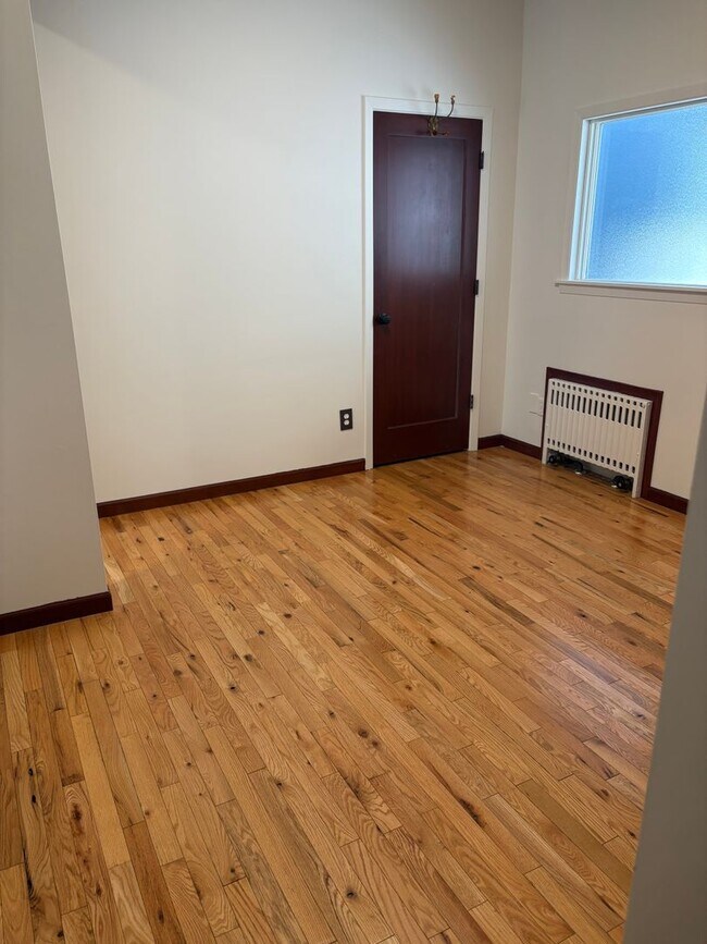 Building Photo - Beautiful 1908 Craftsman home for rent!