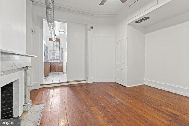 Building Photo - 328 S 15th St