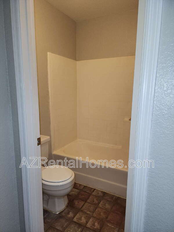 Building Photo - 2035 S Elm St