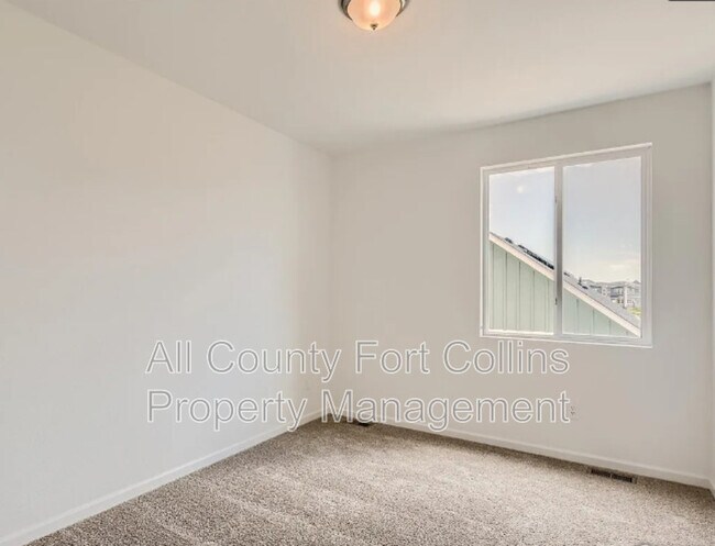 Building Photo - 5926 Flying Mallard Dr