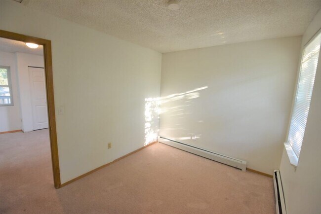 Building Photo - 1 bd apt in 7 unit complex on The Hill.