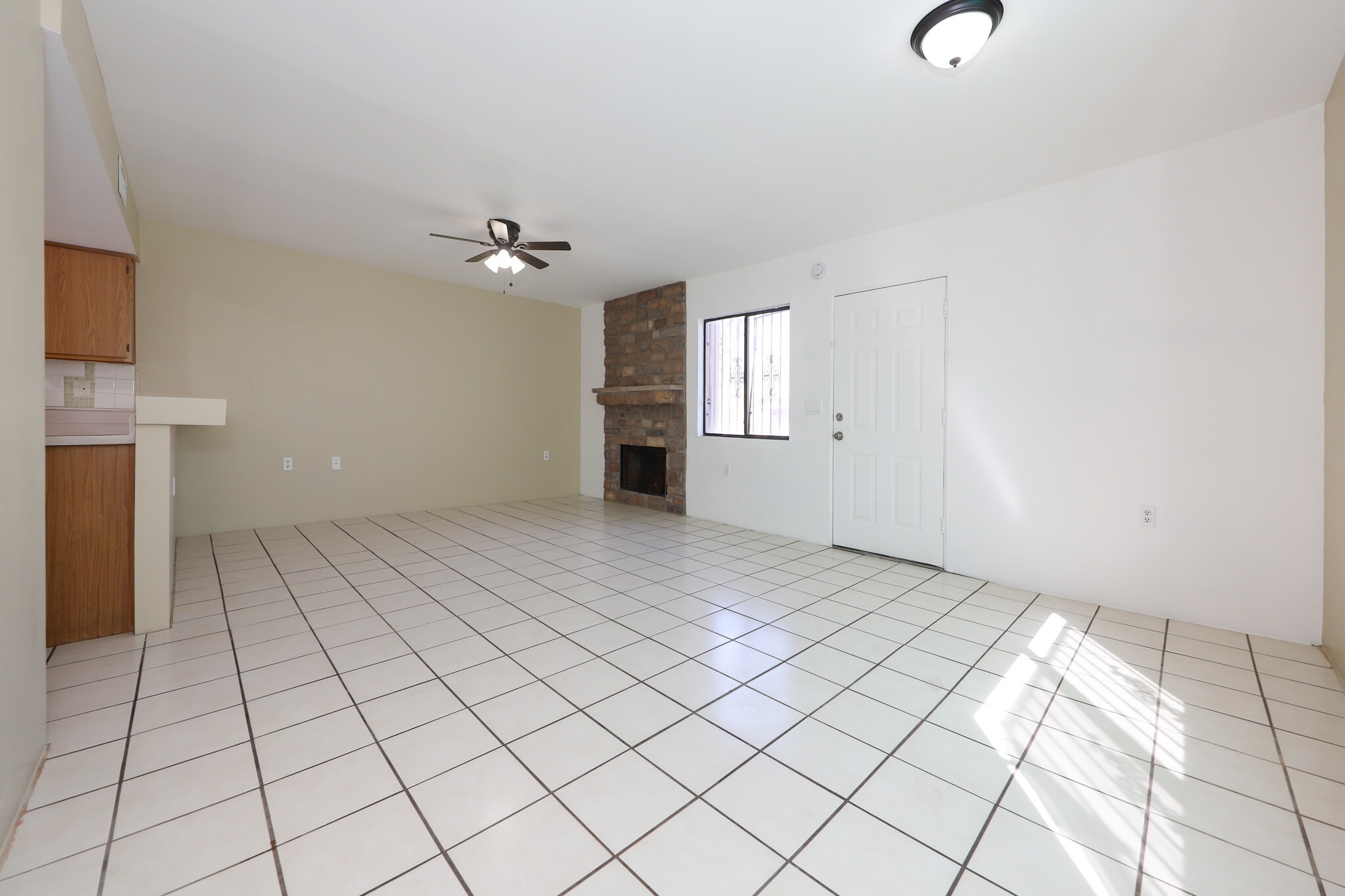 Building Photo - 136 E Pastime Rd