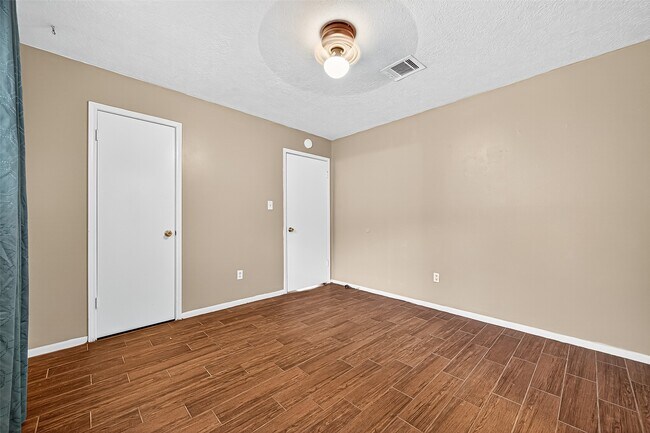 Building Photo - 802 Cascade Creek Dr
