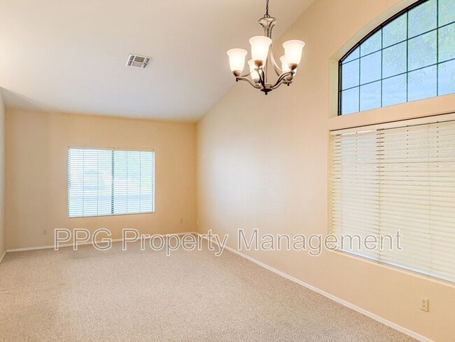 Building Photo - 5517 W Aster Dr