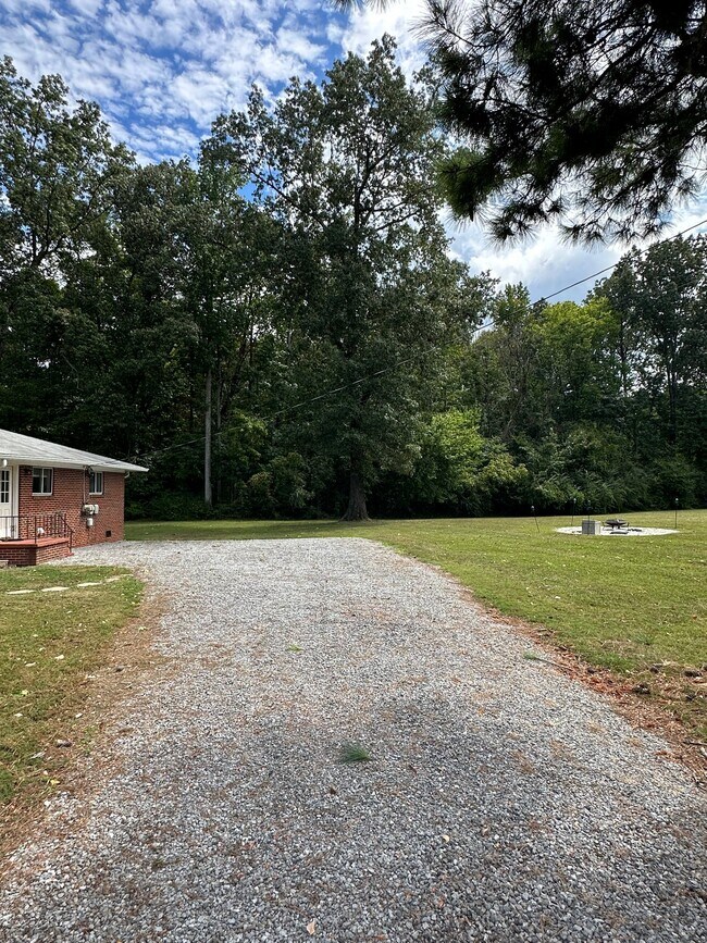 Building Photo - 1512 Happy Valley Rd
