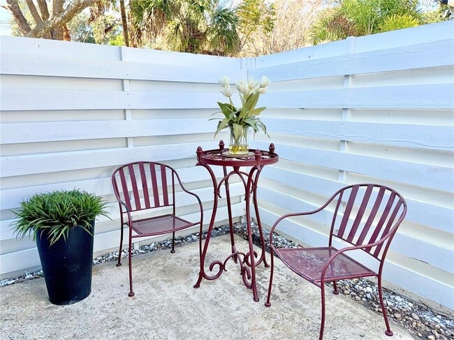 Building Photo - 2 Shine Ave