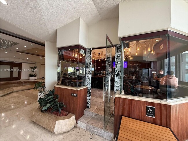 Building Photo - 801 Brickell Bay Dr