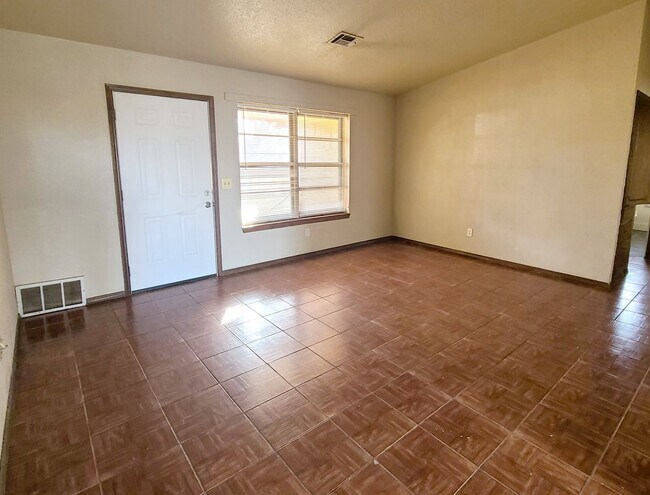 Building Photo - 3 Bedroom Home in Del City