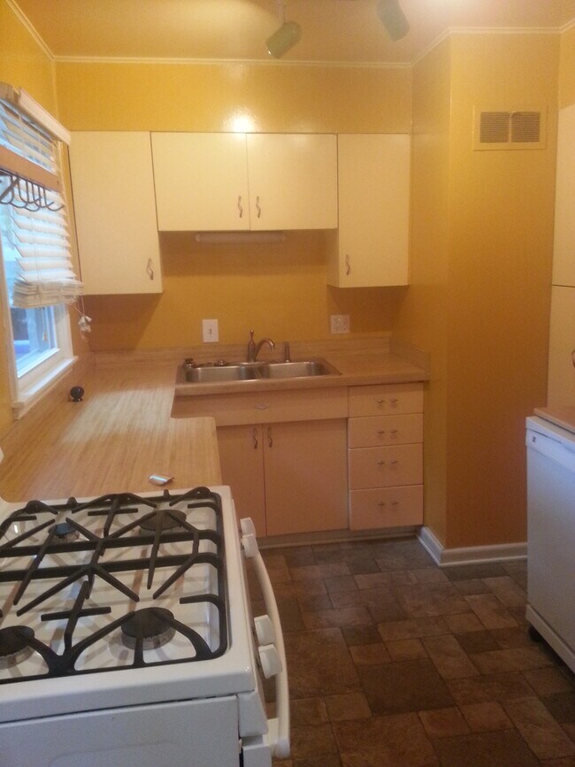 Building Photo - 1307 Belmar Pl