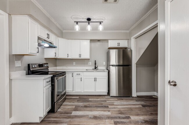 Building Photo - 228-232 Alexandria St Duplex