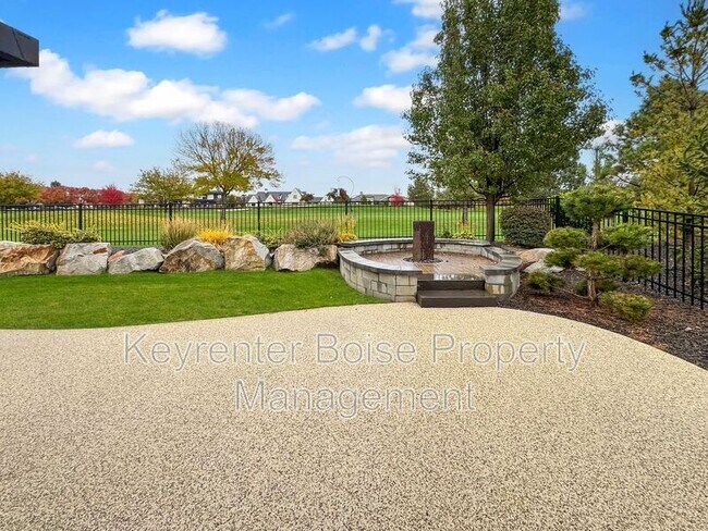 Building Photo - 6614 N Big Cedar Way
