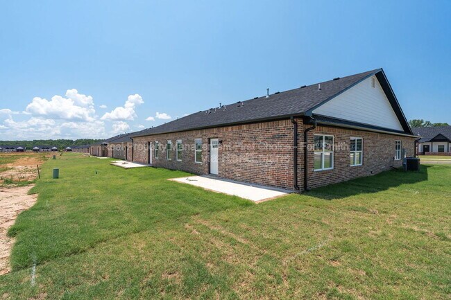 Building Photo - 8725 Cantera Dr