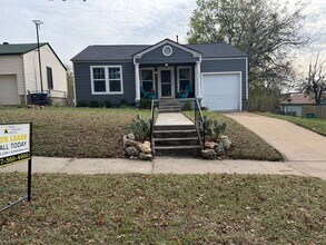 Building Photo - MOVE IN SPECIAL!! $800.00 off 1st FULL RENT!! Discover this beautifully updated 2 bed 1 bath 1 ca...