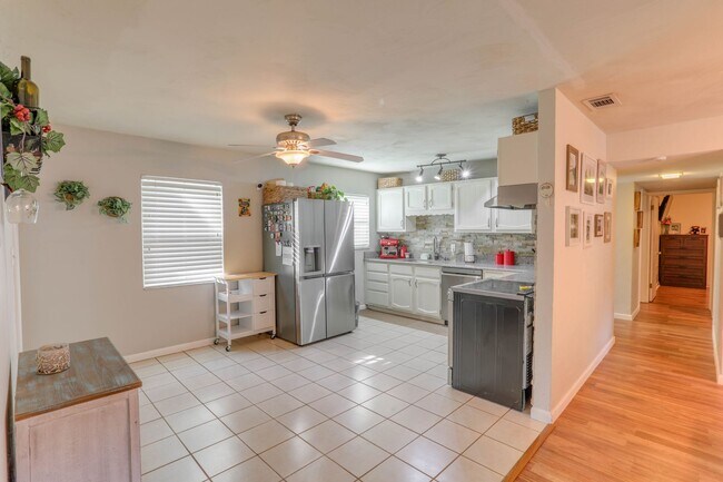 Building Photo - 3442 Lila Dr