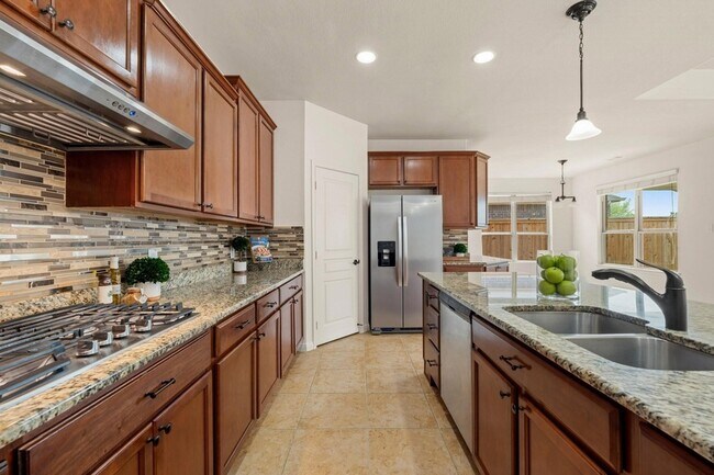 Building Photo - 25935 Foxrun Vista Dr