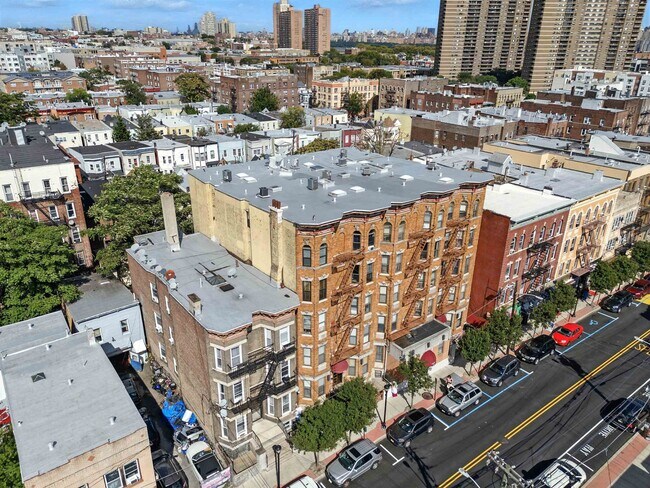 Building Photo - 224 48th St