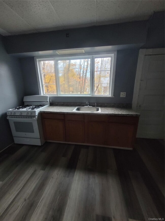 Building Photo - 90 Champlin Ave