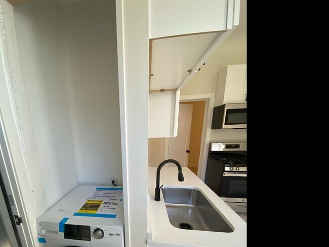 Building Photo - 1 bedroom in Chicago IL 60642