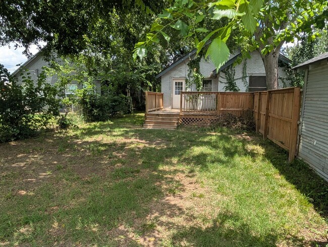 Building Photo - 1120 S Columbia Ave