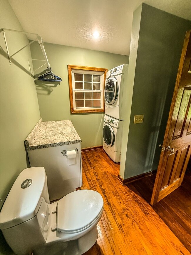 Building Photo - 4BD 2.5 BA Home with Acreage in Tippecanoe