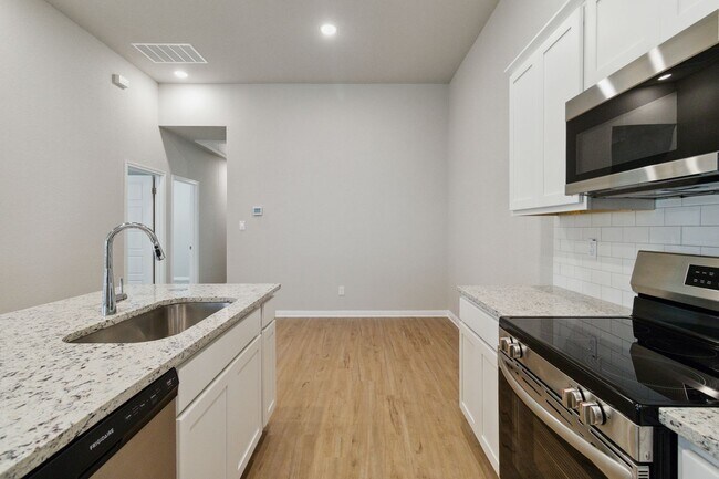 Building Photo - 391-395 Nespral