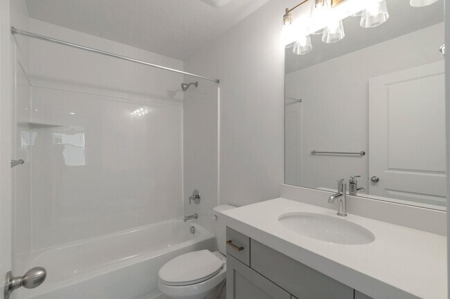 Building Photo - BRAND NEW - 3BD/2.5BTH/2GAR - SPANISH FORK