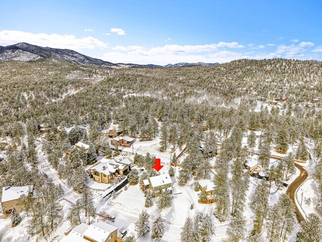 Building Photo - 28585 Evergreen Manor Dr