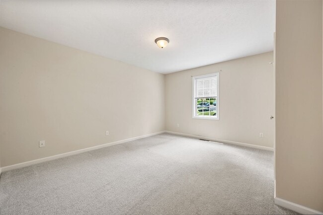 Building Photo - 4 Bedroom Home in Lynchburg