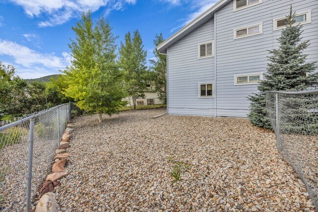 Building Photo - Prospector Townhome