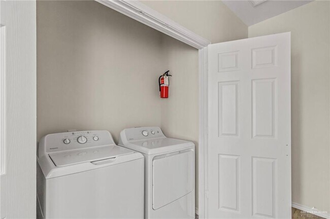 Building Photo - 10 N Hester St