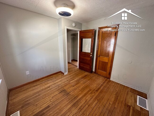 Building Photo - 1209 E Ash St