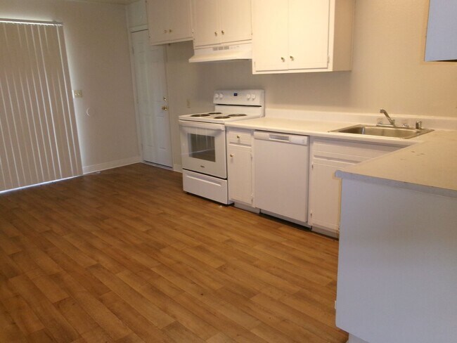 Building Photo - 245