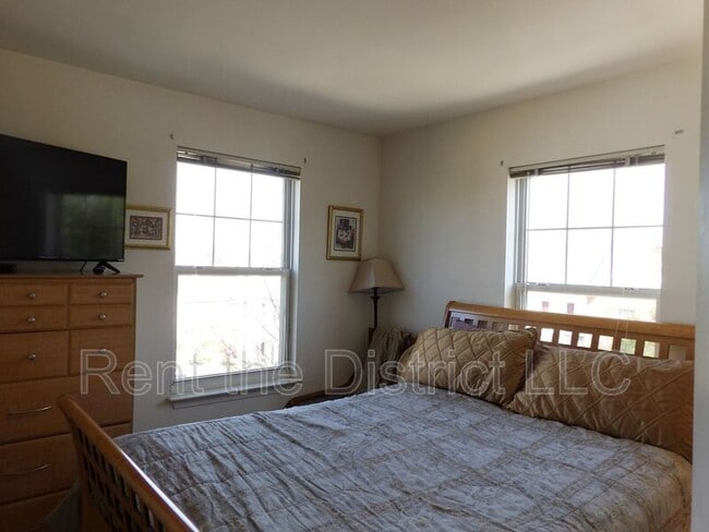 Building Photo - 1026 Wahler Pl SE