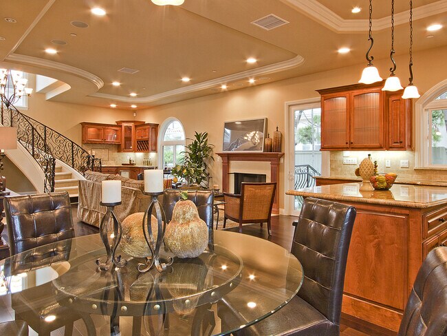 Building Photo - Spacious 3,224 Square Foot Townhouse!