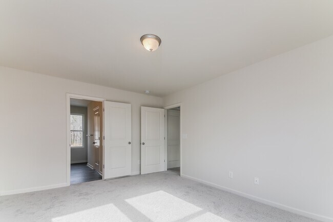 Building Photo - 307 Kyle's Dr