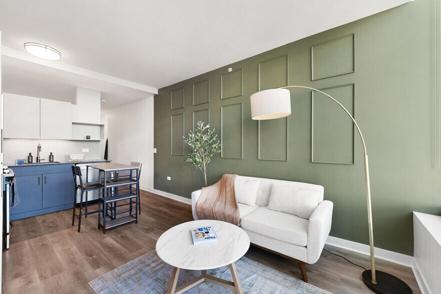 Building Photo - 720 S Wells St