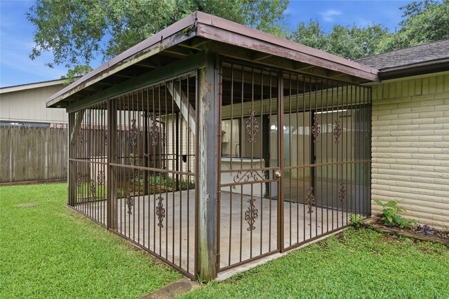 Building Photo - 2126 Quail Valley E Dr