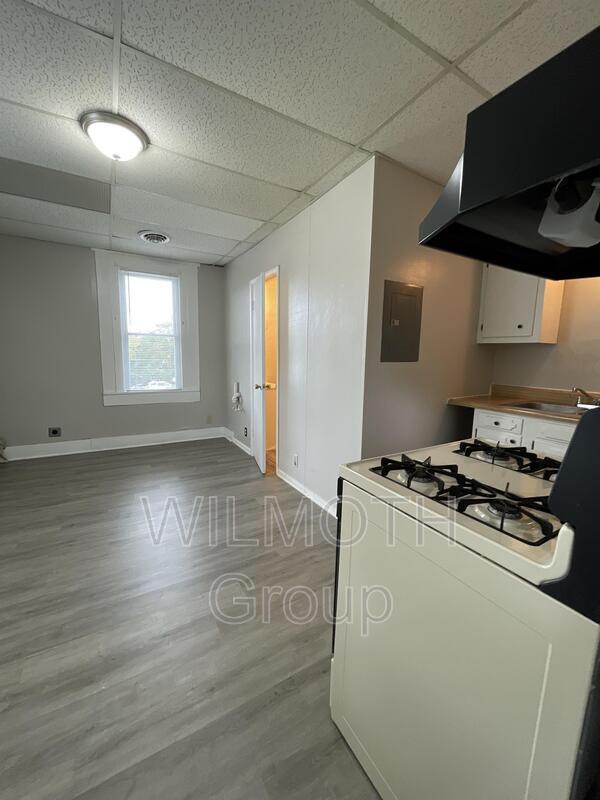 Building Photo - 511 E College St