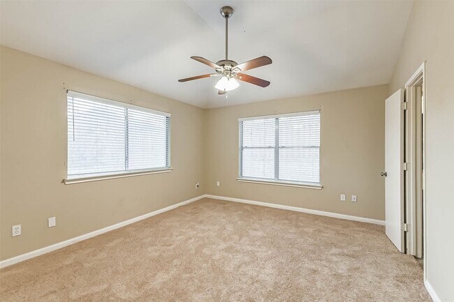 Building Photo - 10926 Waterview Cir