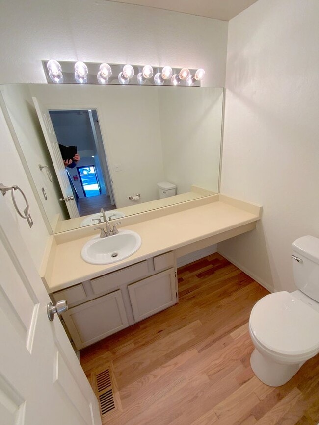 Building Photo - 2 Bedroom Townhome Available Near W Cheyenne Blvd & S Nevada Ave